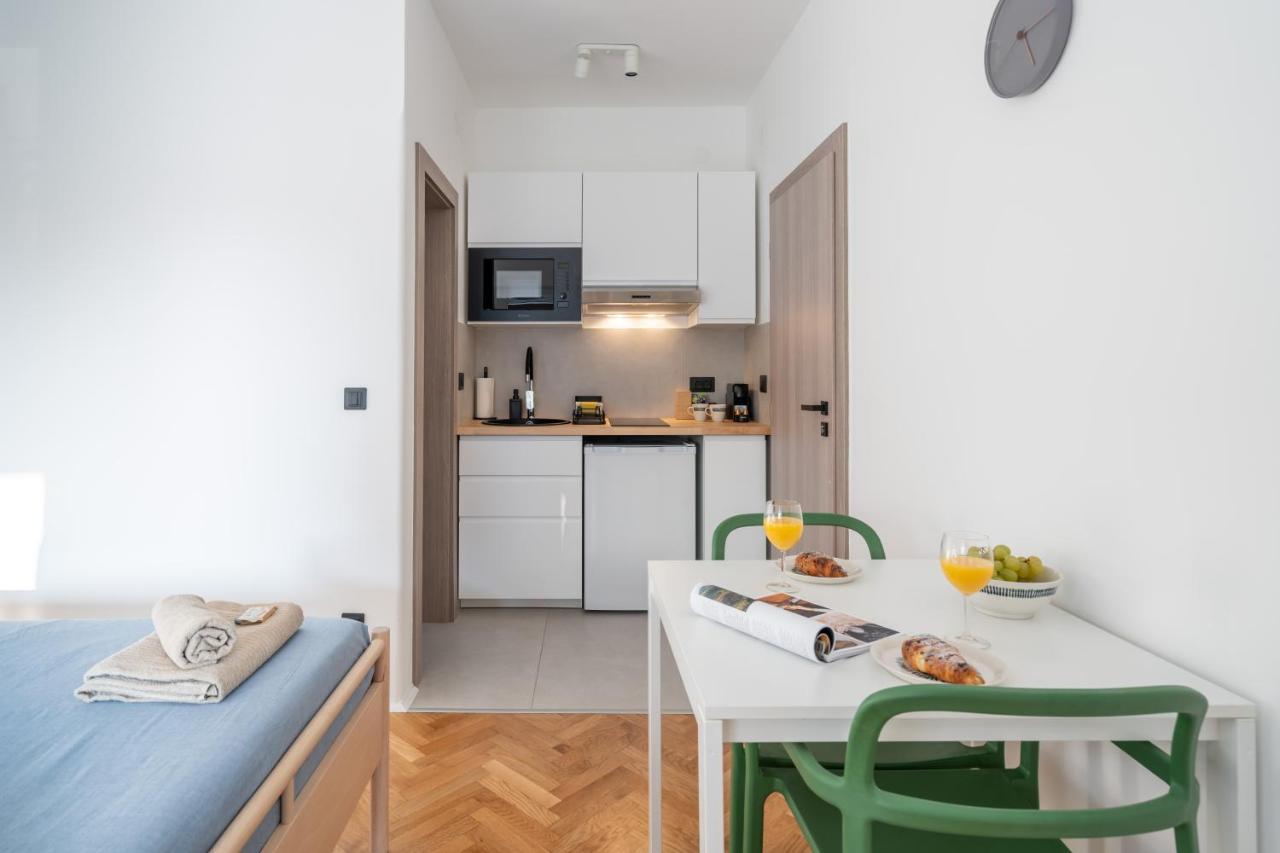 New! D31 Studio W2 Bikes, Sunny Terrace & Parking Ровинь Экстерьер фото