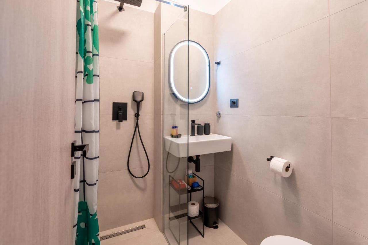 New! D31 Studio W2 Bikes, Sunny Terrace & Parking Ровинь Экстерьер фото