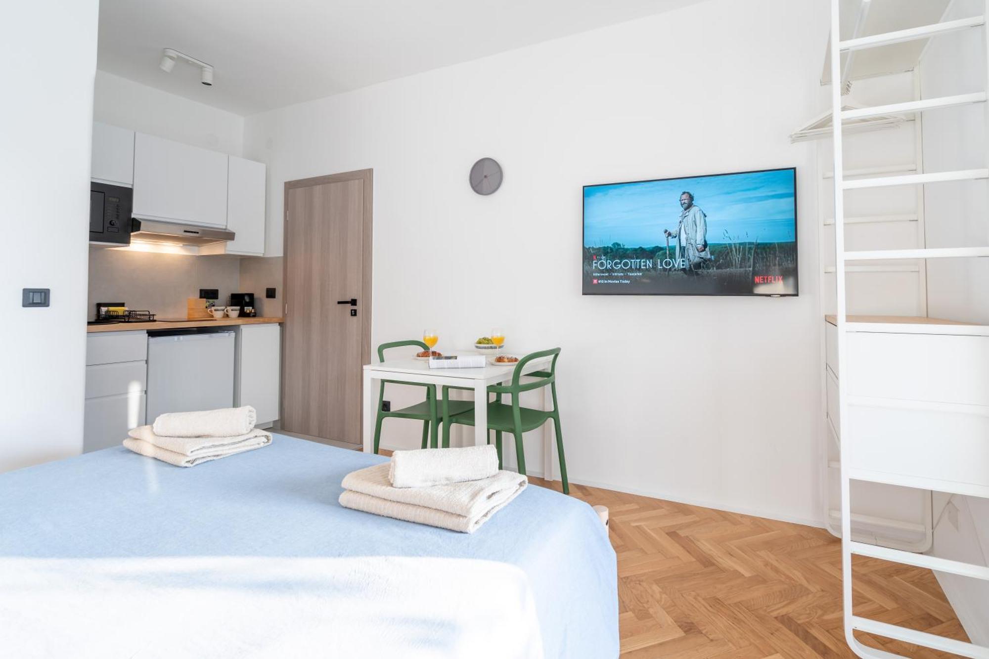 New! D31 Studio W2 Bikes, Sunny Terrace & Parking Ровинь Экстерьер фото